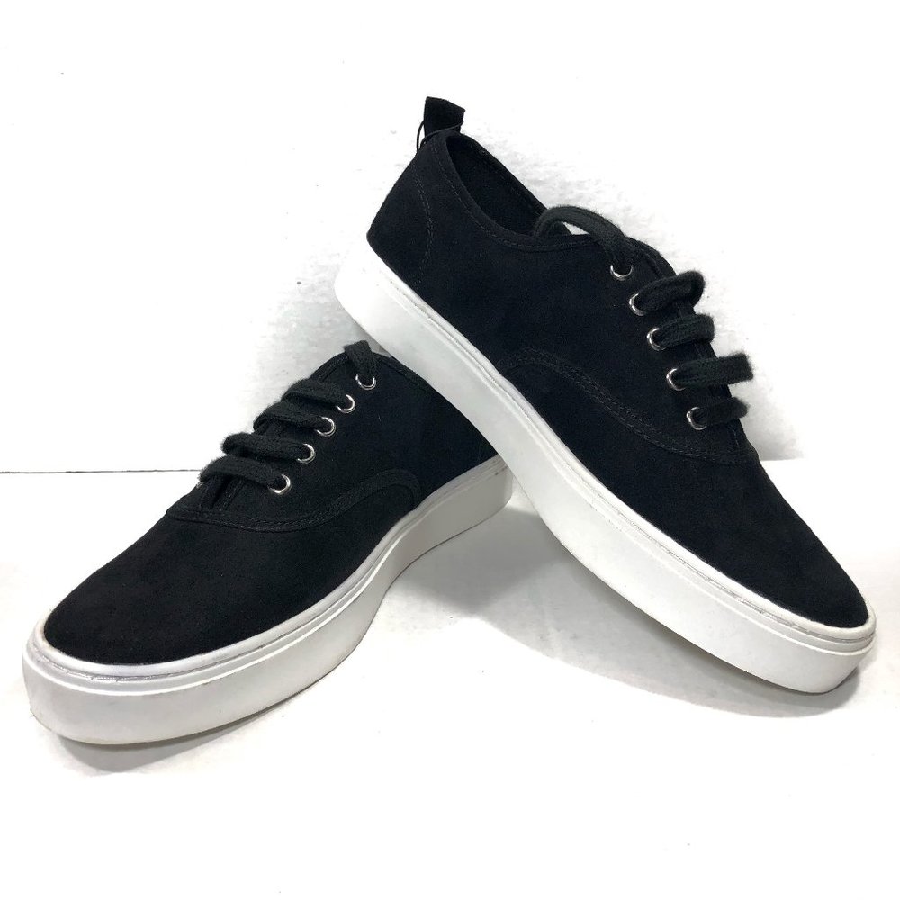 Women’s Black & White DIVIDED Suede Sneakers, 8.5